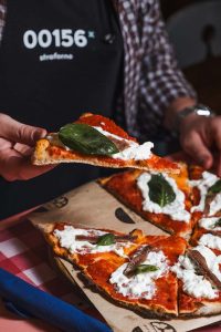 Pizza stracciatella e alici