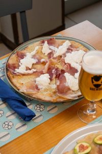 Pizza stracciatella e culatello senza glutine